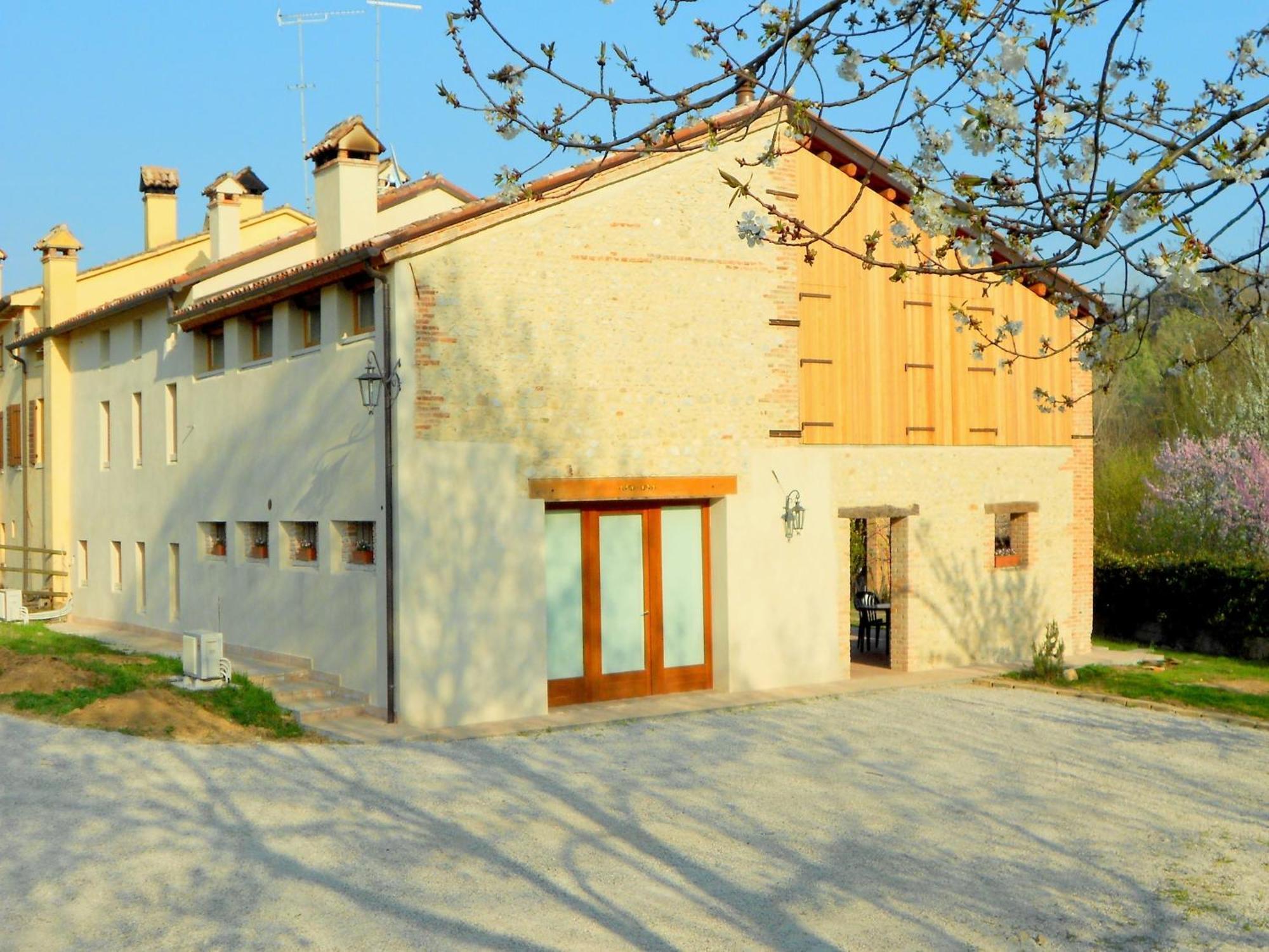 Modern Farmhouse In Pagnano Italy Near Forest Villa Asolo Buitenkant foto